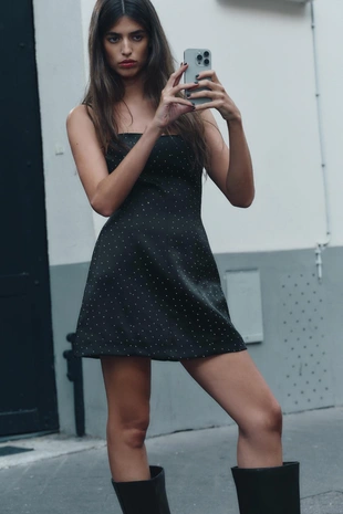 Короткое атласное платье со стразами- Заказать в России