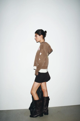 Толстовка с капюшоном и текстовым принтом- Заказать в России