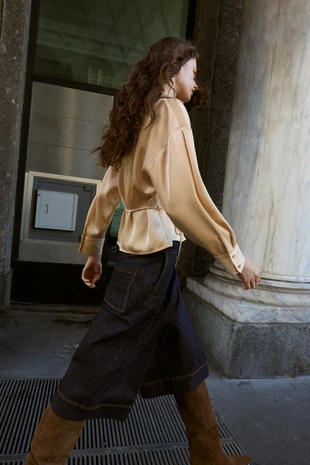 Атласная блуза с тонким ремнем- Заказать в России