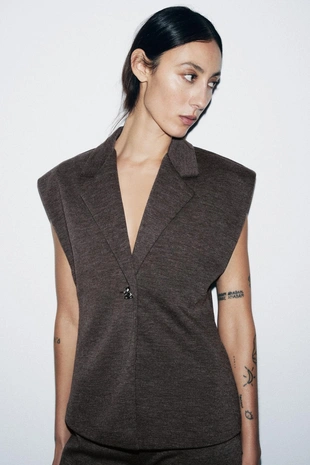 Жилет с пуговицей- Заказать в России