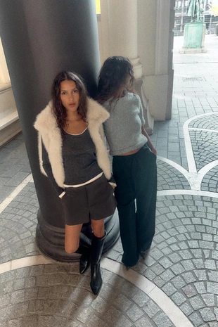 Жилет из искусственного меха- Заказать в России