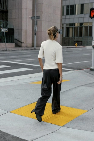 Топ из мягкой ткани с бантами- Заказать в России