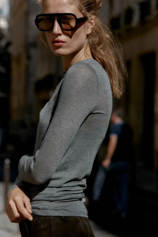 Футболка с двойным эффектом из мягкой ткани- Заказать в России