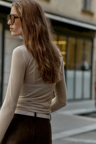 Футболка с двойным эффектом из мягкой ткани- Заказать в России