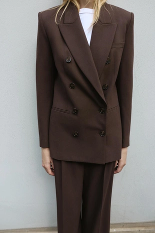 Двубортный блейзер с подплечниками- Заказать в России