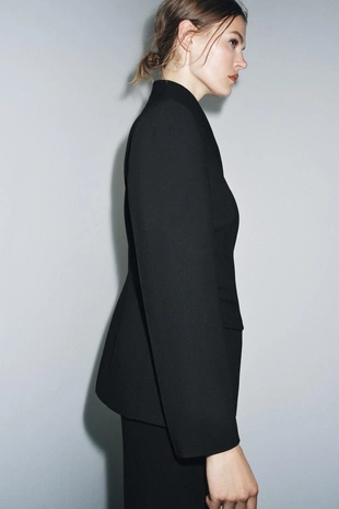 Приталенный блейзер из коллекции ZW- Заказать в России