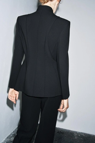 Приталенный блейзер из коллекции ZW- Заказать в России