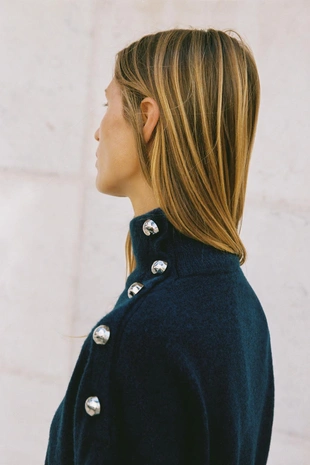 Мягкий трикотажный свитер с пуговицами- Заказать в России