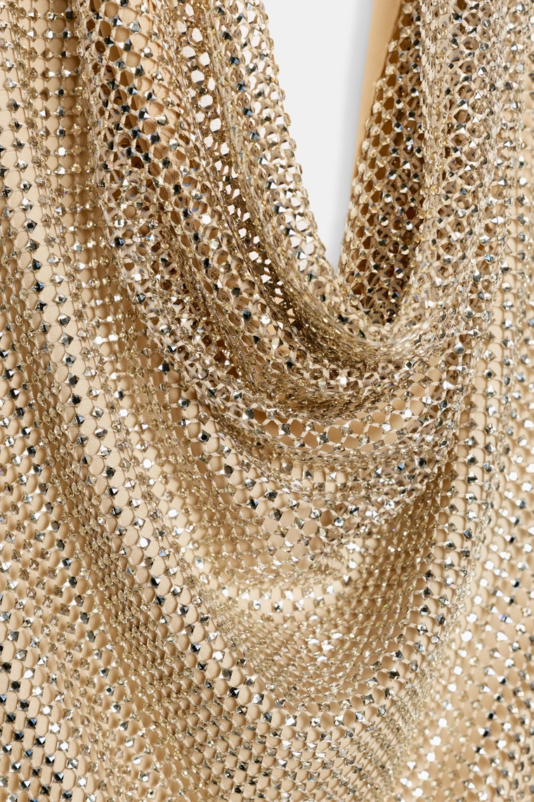 Платье с переливающимся фасоном галстука