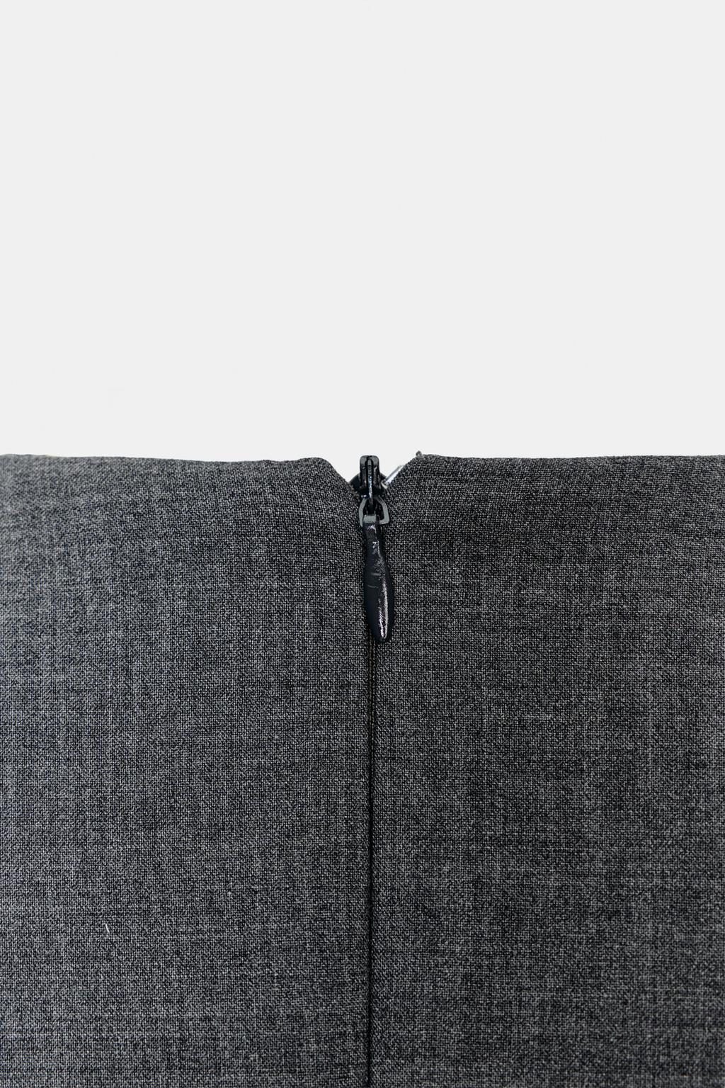 КОРОТКОЕ ПЛАТЬЕ С ВЫРЕЗОМ