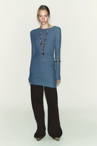 Мини-платье со сборками и фактурной ткани- Заказать в России