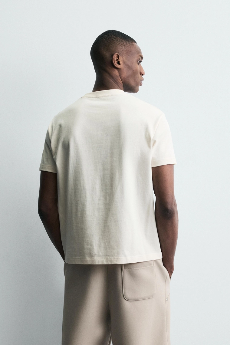 Футболка с объемным текстом