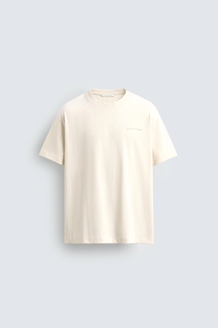 Футболка с объемным текстом