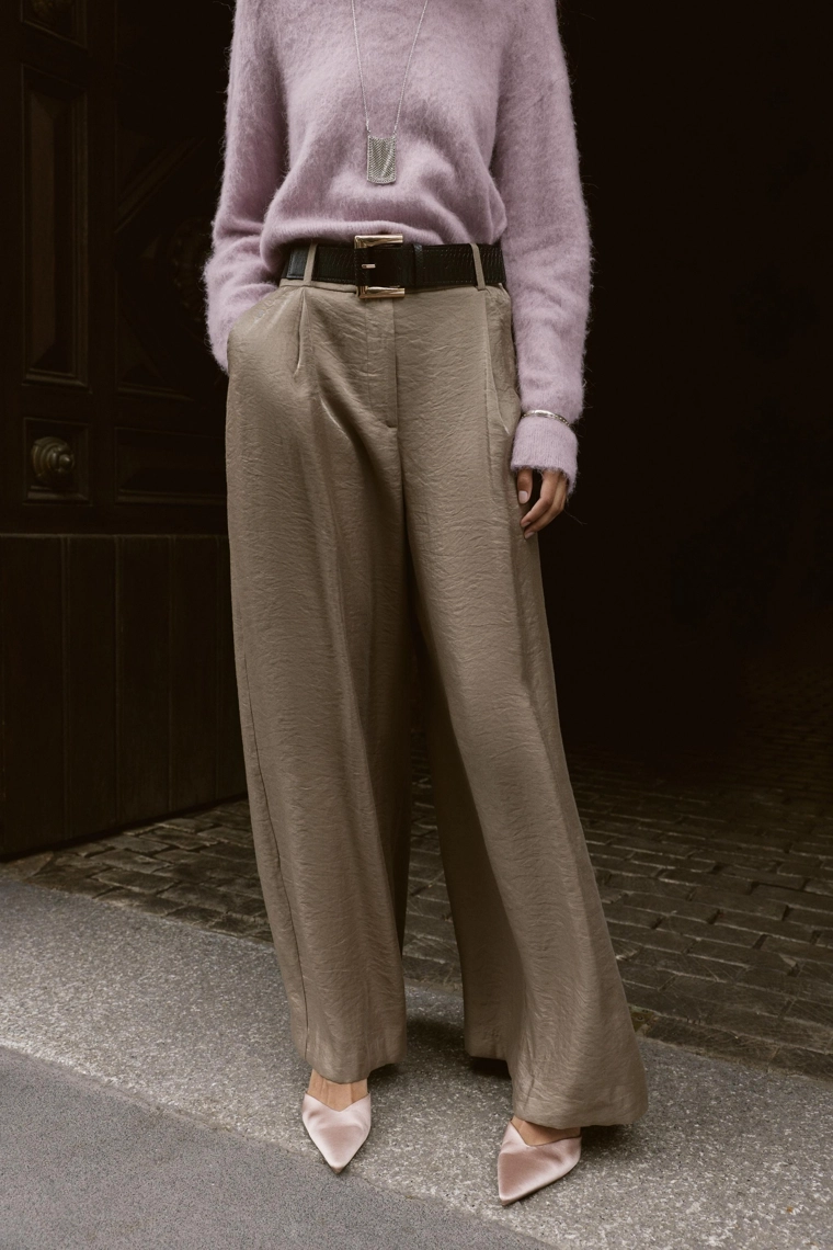 Широкие шелковистые брюки с поясом