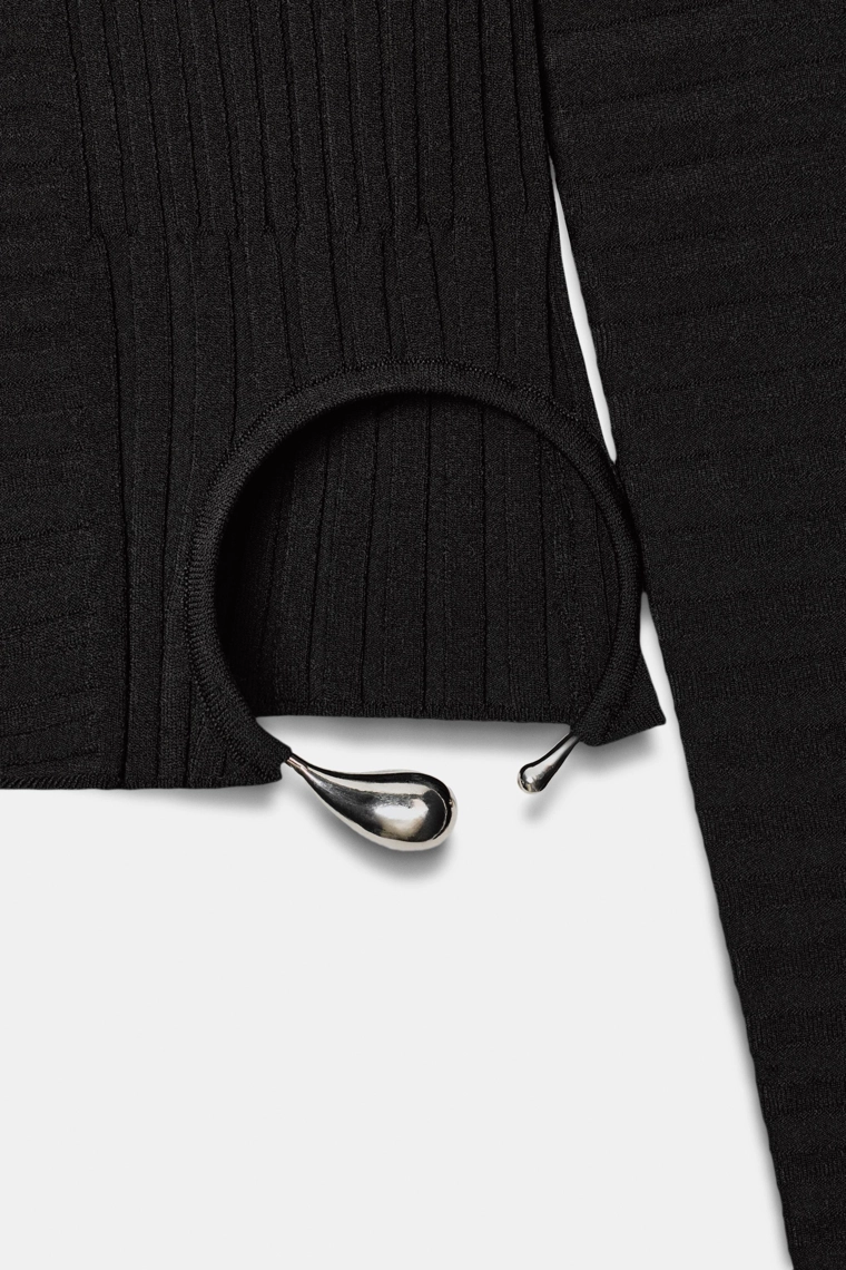 Топ с рельефным трикотажем и аппликацией