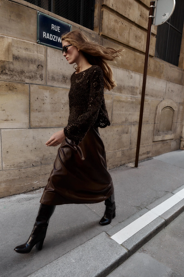 Топ с длинным вязаным рукавом