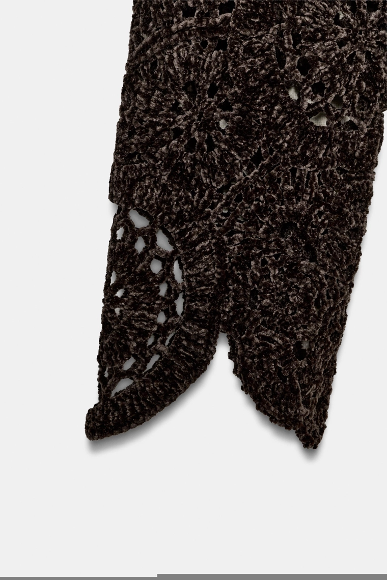 Топ с длинным вязаным рукавом