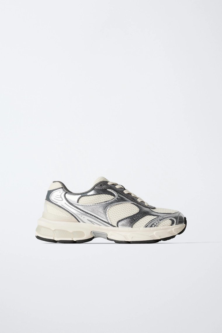 Спортивные кроссовки из сетчатого материала