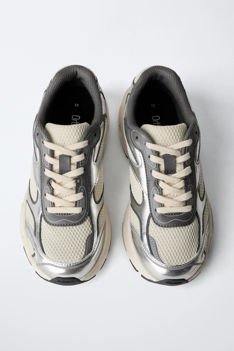 Спортивные кроссовки из сетчатого материала