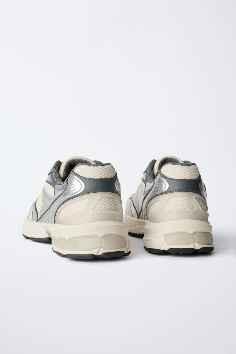 Спортивные кроссовки из сетчатого материала