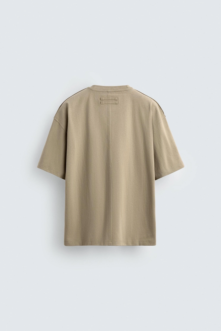 Футболка из плотного хлопка с эффектом изнанки