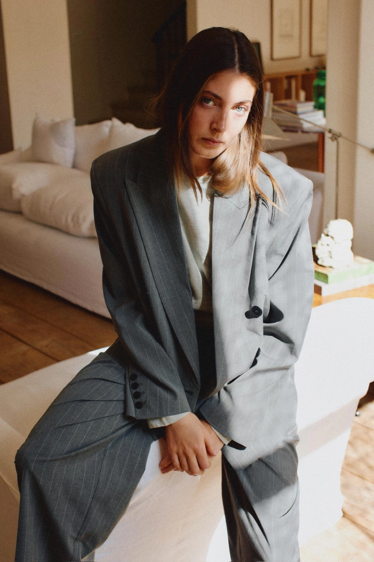 Брюки с запонами и пуговицами на низу