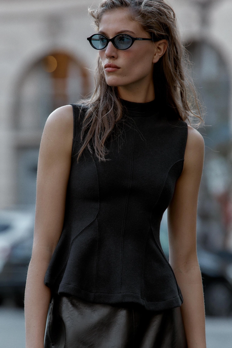 Мягкий топ с пышной крошкой