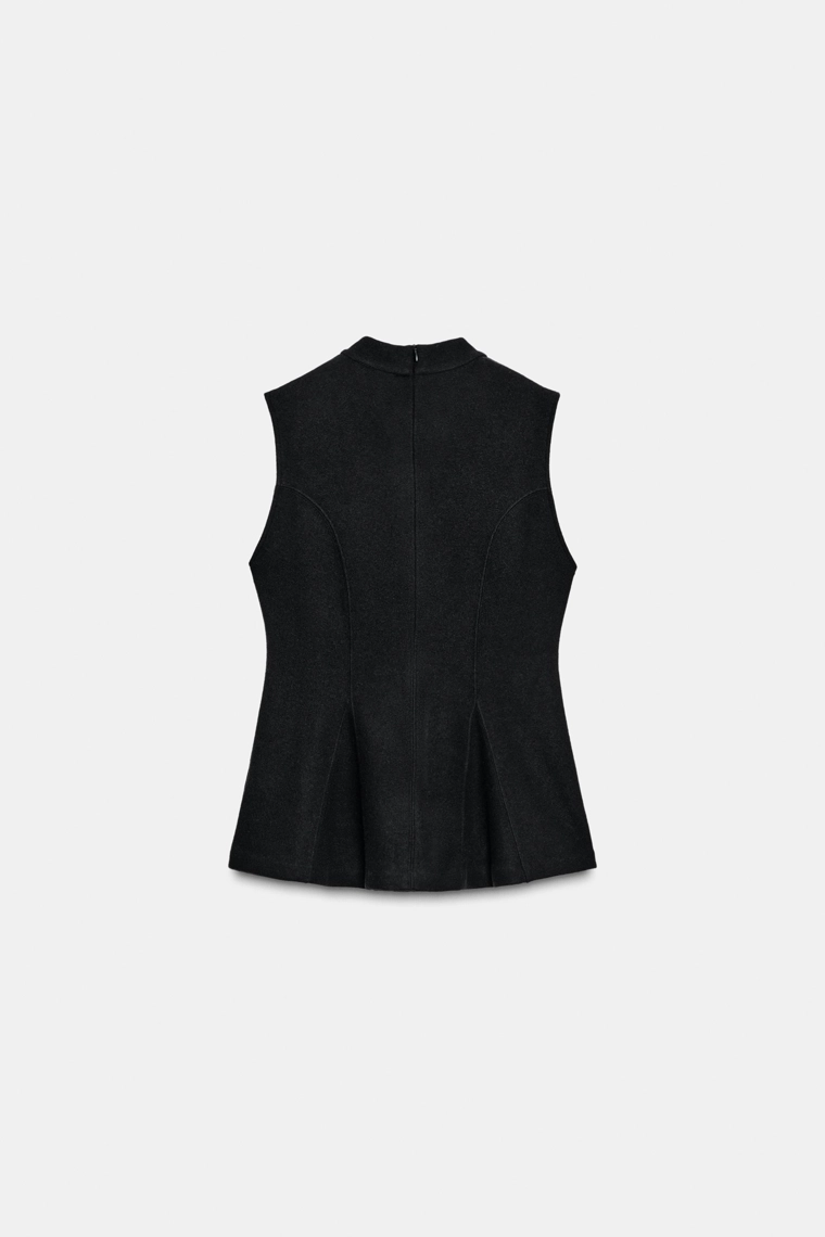 Мягкий топ с пышной крошкой