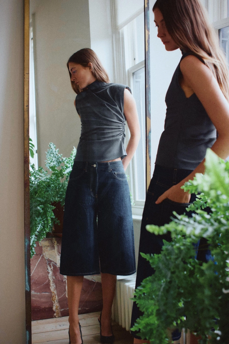 Топ с накладными плечиками