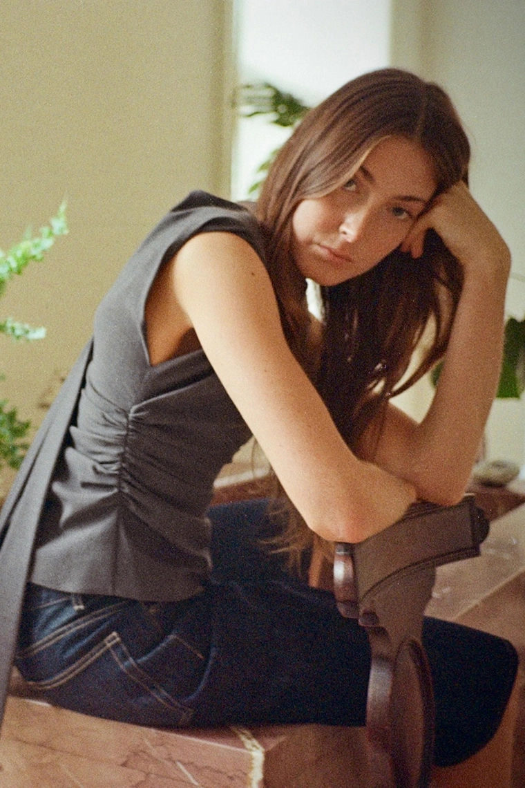 Топ с накладными плечиками