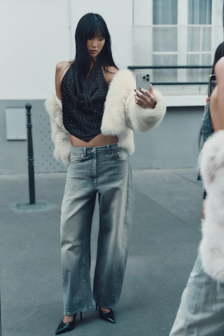 Топ на шее из атласа с камнями