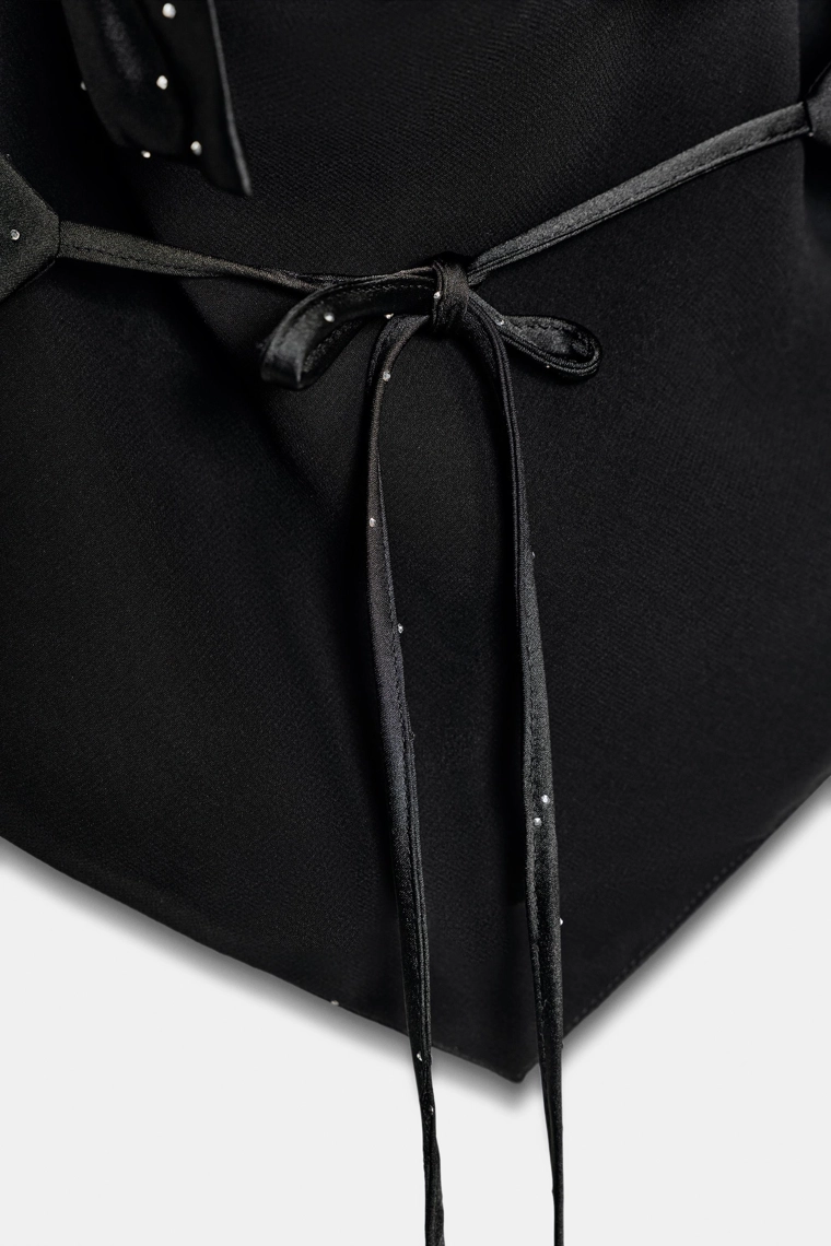 Топ на шее из атласа с камнями