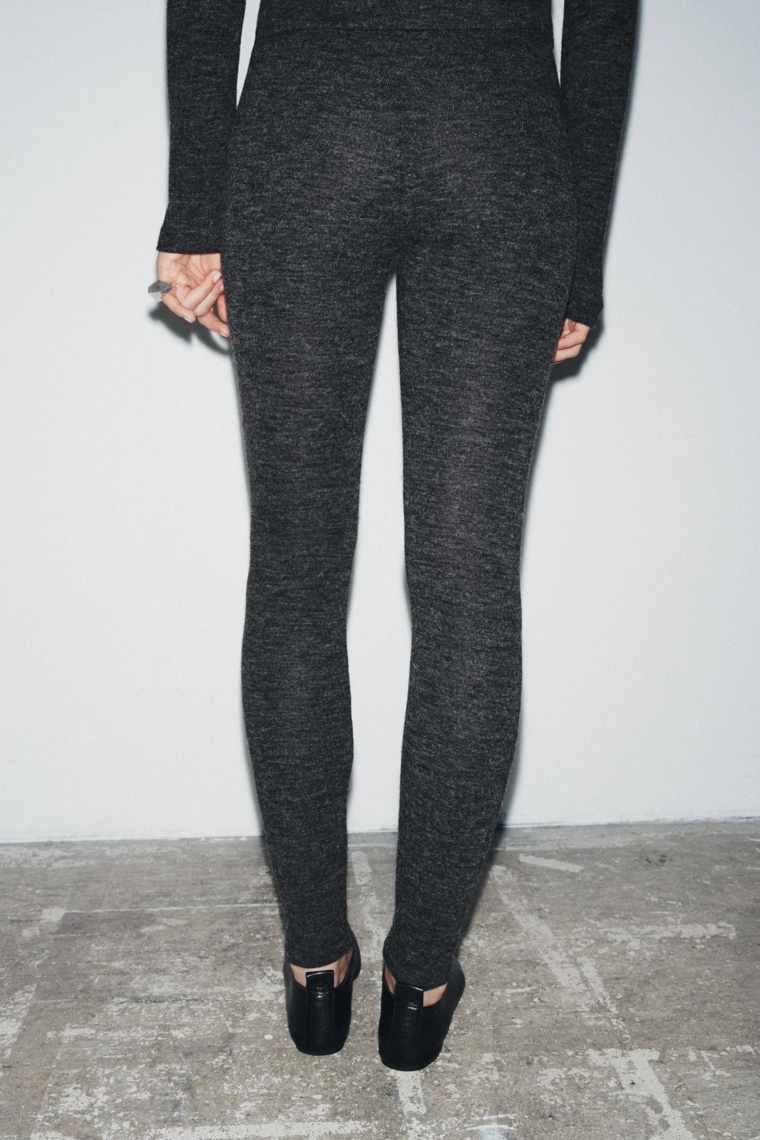 Мягкие леггинсы с поясом