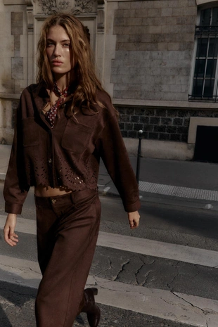 Куртка из искусственной замши с перфорированным низом- Заказать в России