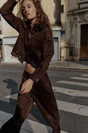 Куртка из искусственной замши с перфорированным низом- Заказать в России