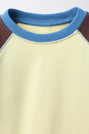 Футболка с рукавами реглан и контрастными деталями- Заказать в России