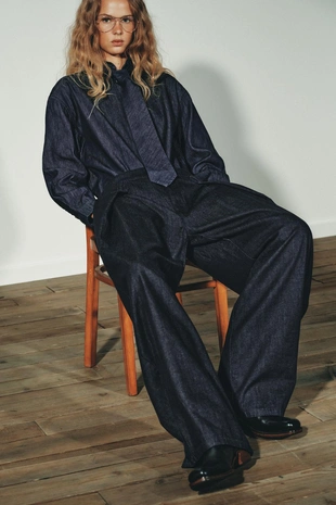 Джинсовые брюки со складками- Заказать в России