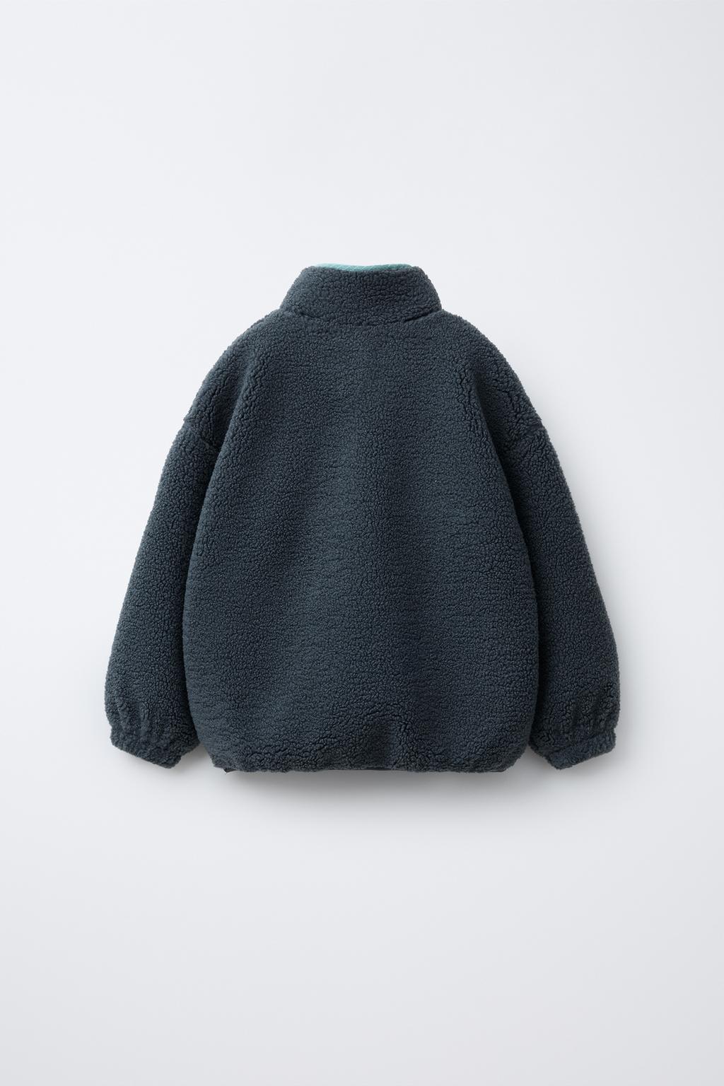 ДЖЕМПЕР ИЗ ИСКУССТВЕННОЙ ОВЧИНЫ С РЕЗИНОВЫМ ЛОГОТИПОМ