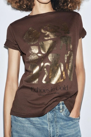 Футболка с металлизированным принтом и короткими рукавами- Заказать в России