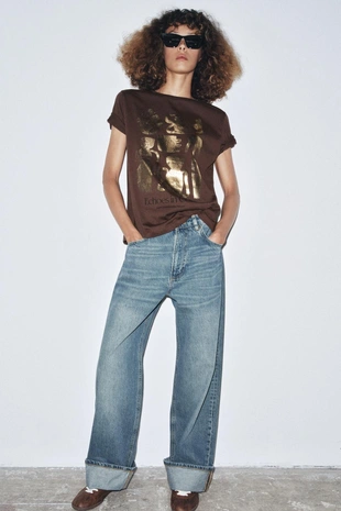 Футболка с металлизированным принтом и короткими рукавами- Заказать в России