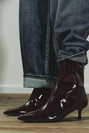 Ботильоны на среднем каблуке из лакированной кожи- Заказать в России