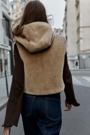 Жилет из искусственной овчины с застежками-тоггл- Заказать в России