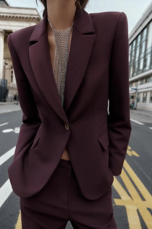 Приталенный блейзер с подплечниками- Заказать в России