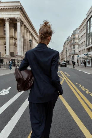 Блейзер в тонкую полоску с подплечниками- Заказать в России