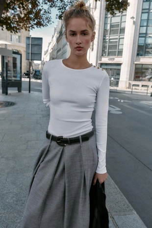 Футболка в рубчик с пуговицами