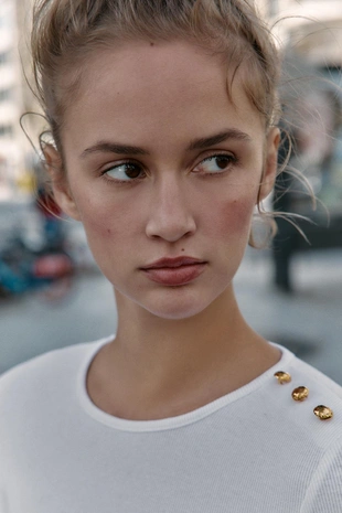 Футболка в рубчик с пуговицами