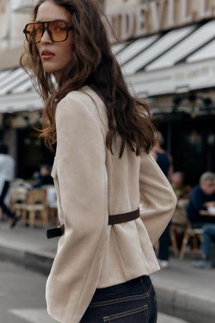 Блейзер из искусственной замши с поясом- Заказать в России