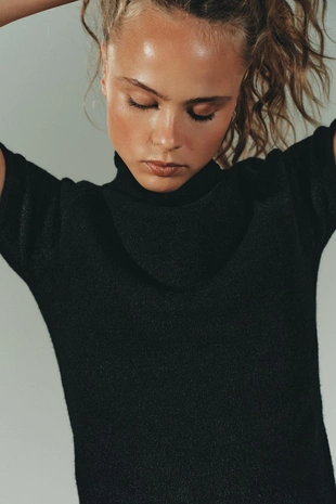 Мягкий свитер с короткими рукавами- Заказать в России