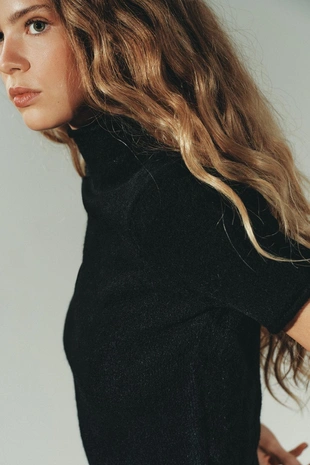 Мягкий свитер с короткими рукавами- Заказать в России