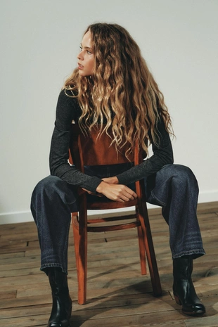 Шерстяной свитер с V-образным вырезом- Заказать в России